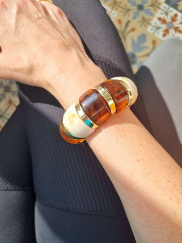 Lastikli kahverengi bileklik