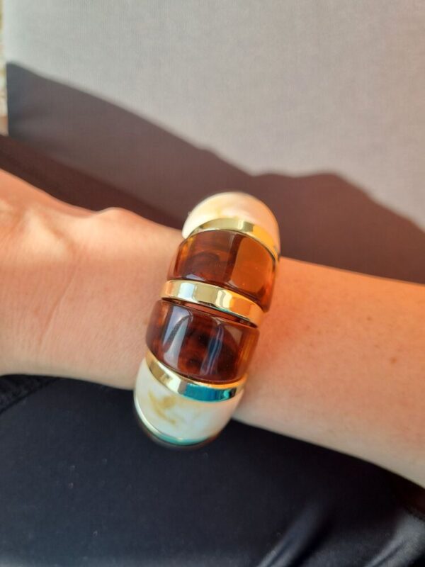 Lastikli kahverengi bileklik